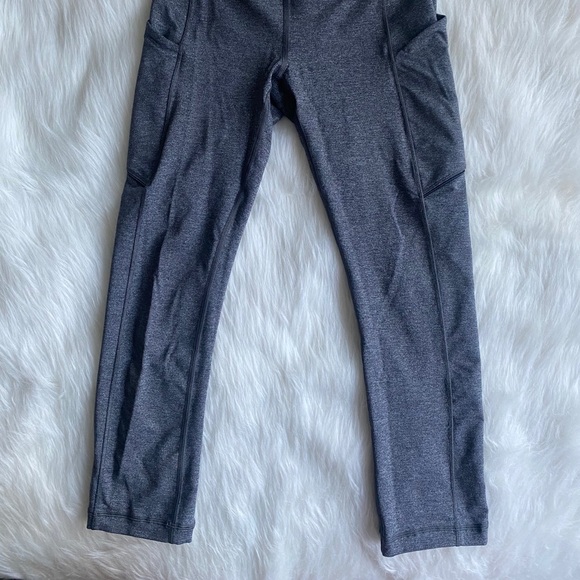 Lululemon Crops Size 4 - Picture 2 of 9